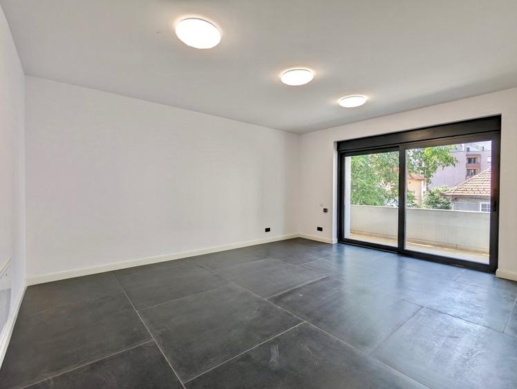 Casă individuală cu 18 camere cu Teren 1060 Mp în Centrul Civic