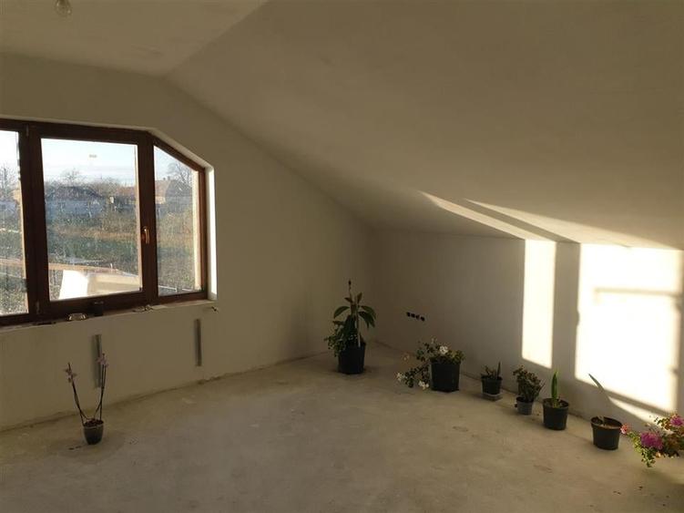 Casă individuală cu 5 camere cu Teren 1480 Mp în Biharia