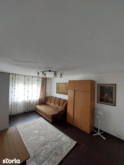 Garsonieră decomandată în Baza 3