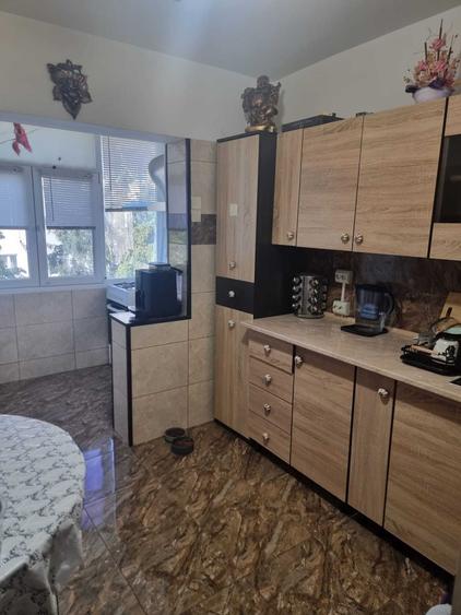 Apartament cu 3 camere decomandat în Trivale