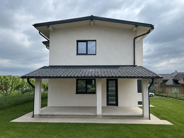 Casă cu 4 camere decomandat în Cug
