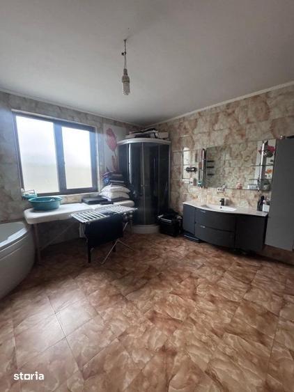 Casă cu 6 camere cu Teren 295 Mp în Rădăuți