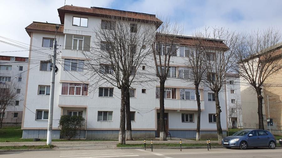 Apartament cu 4 camere semidecomandat în Central
