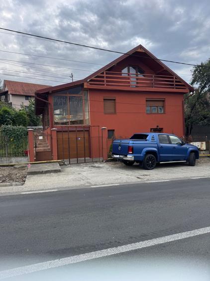 Casă cu 4 camere în Crișeni