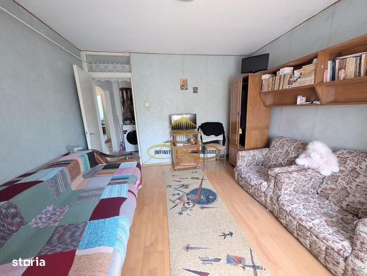 Apartament cu 3 camere decomandat în 9 Mai