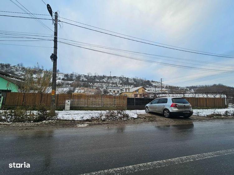Teren de 2900 mp, în Hotarele