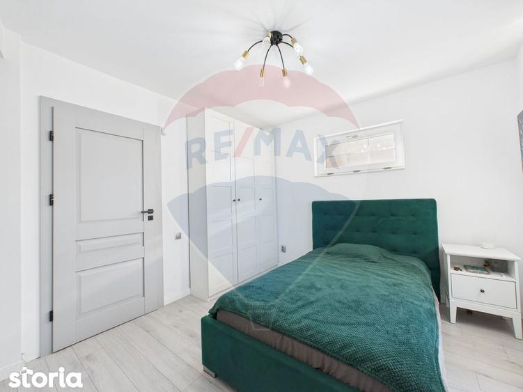 Casă cu 5 camere cu Teren 300 Mp în Aviației