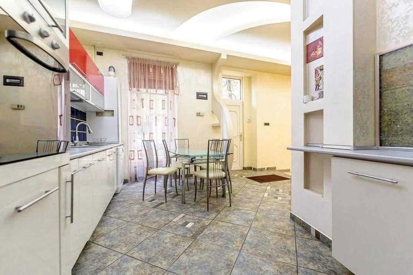 Apartament cu 3 camere în Ultracentral