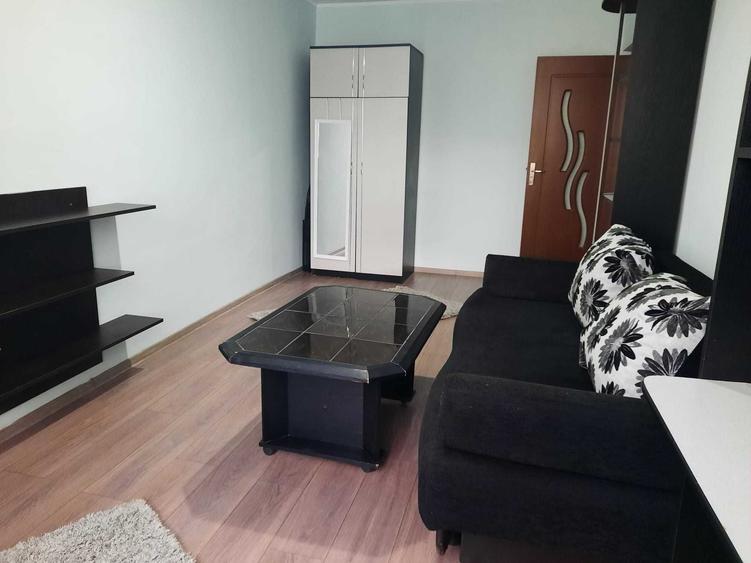 Garsonieră decomandată în Central