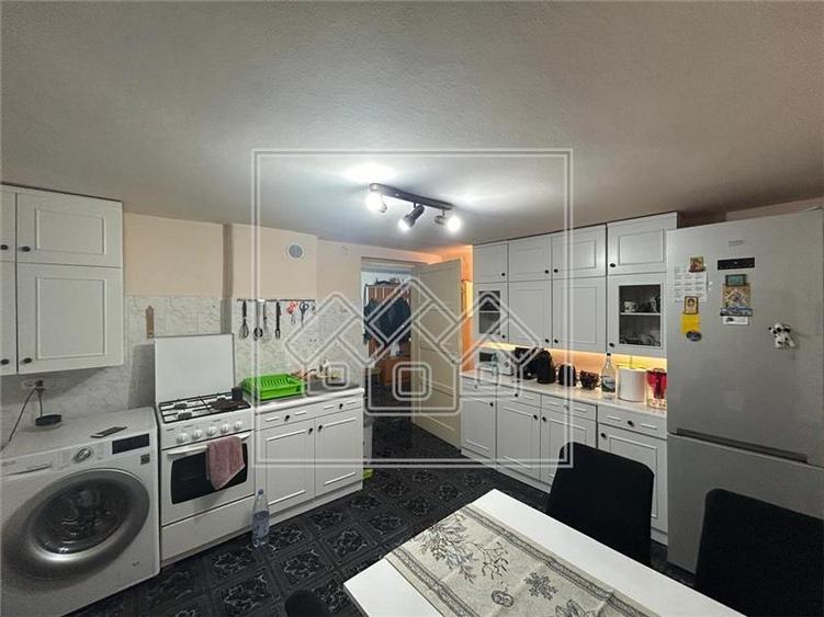 Apartament cu 2 camere decomandat în Lupeni