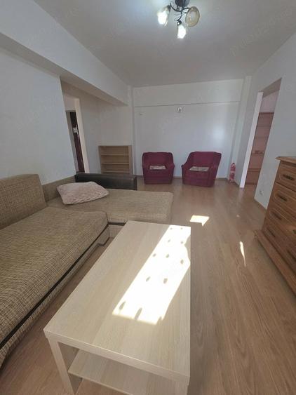 Apartament cu 2 camere semidecomandat în 1 Mai
