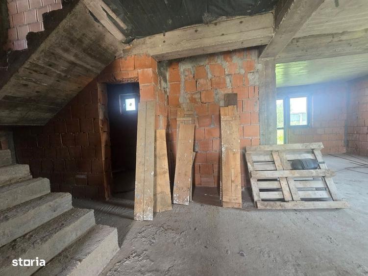 Casă cu 4 camere în Dobroești