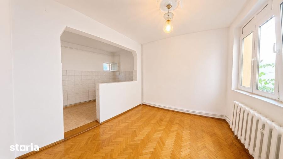 Casă cu 4 camere cu Teren 563 Mp în Central