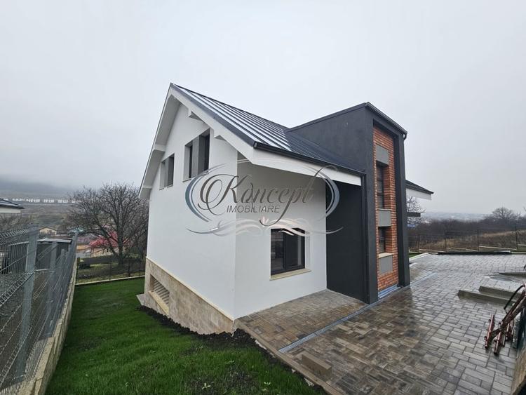 Casă individuală cu 6 camere cu Canalizare în Chinteni