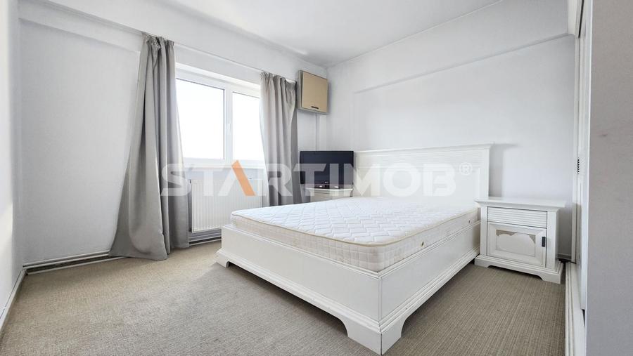 Apartament cu 3 camere decomandat în 13 Decembrie