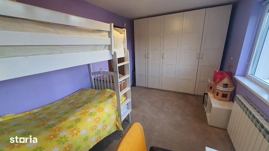 Apartament cu 3 camere semidecomandat în Astra