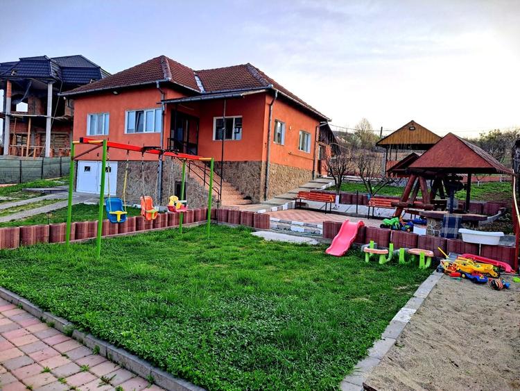 Casă cu 3 camere cu Teren 700 Mp în Bârsești