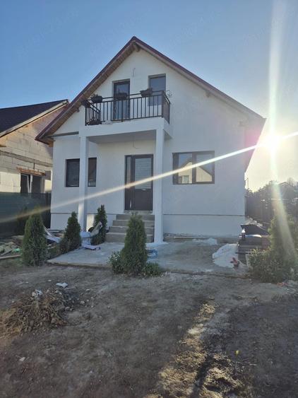 Casă cu Teren 200 Mp în Lumina