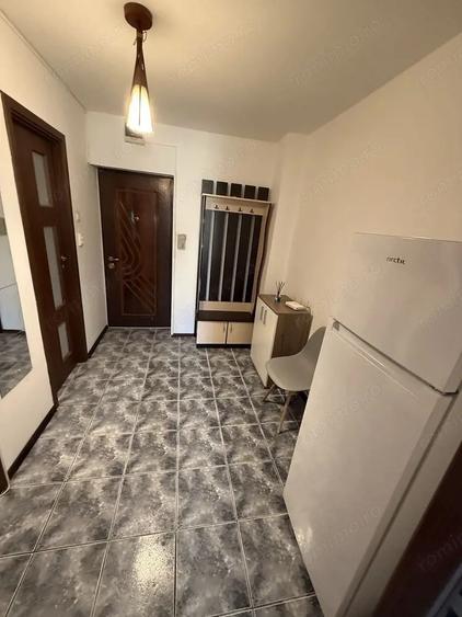 Garsonieră decomandată, mobilată în Costin Georgian