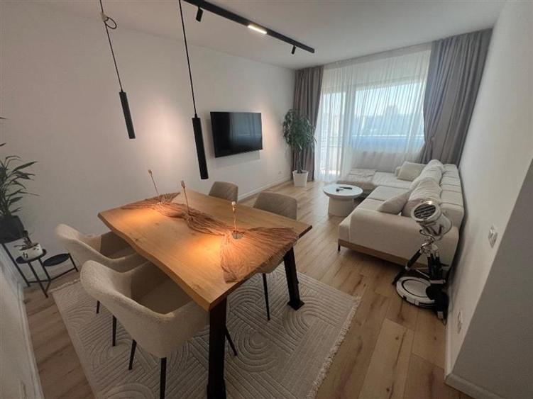 Apartament cu 4 camere decomandat în Morarilor