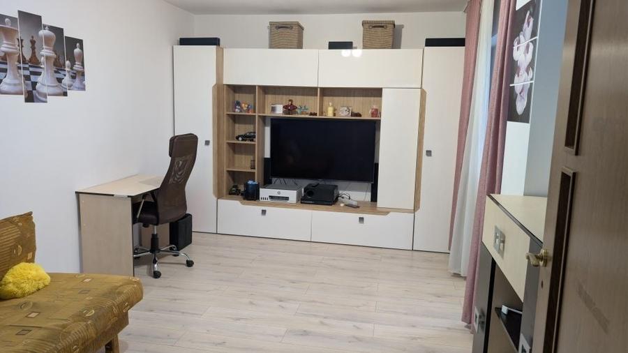 Apartament cu 2 camere decomandat în Malu Roșu