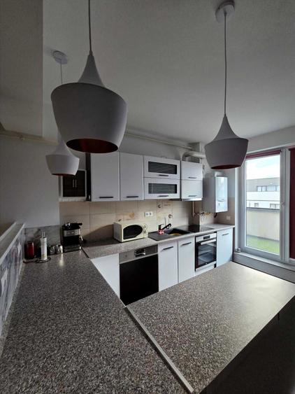 Apartament cu 3 camere decomandat în 13 Decembrie