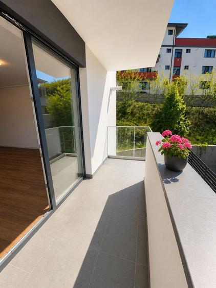 Apartament cu 3 camere semidecomandat în Florești
