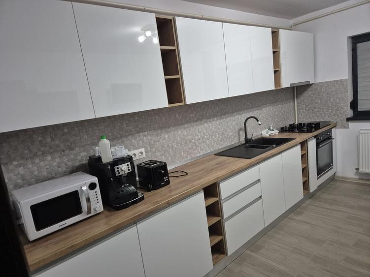 Apartament cu 3 camere decomandat în Geamăna