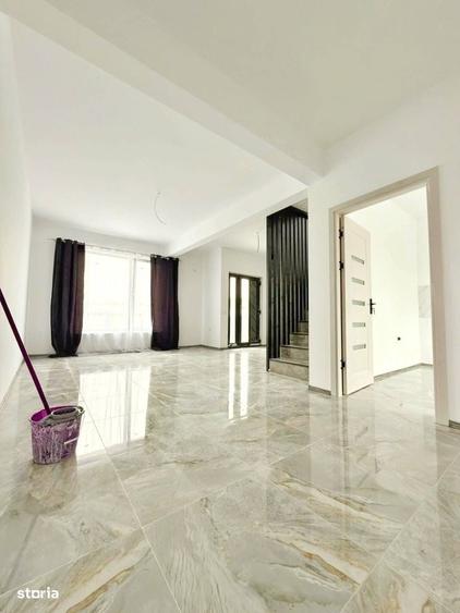 Casă cu 4 camere cu Teren 200 Mp în Lumina