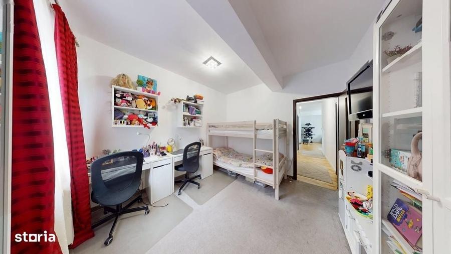 Apartament cu 3 camere semidecomandat în Turnișor