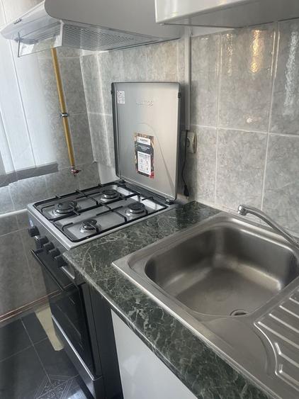 Apartament cu 3 camere decomandat, mobilat în Central