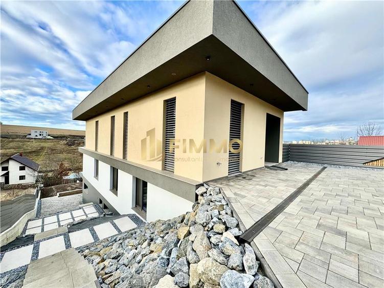 Birou, de 270 mp, în Central