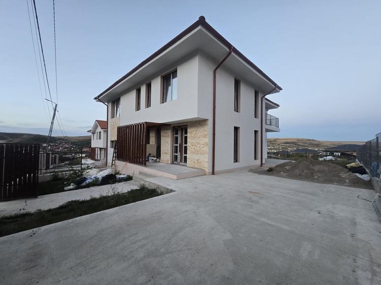 Duplex cu 4 camere cu Canalizare în Chinteni
