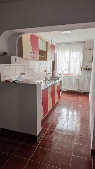 Vand apartament 2 camere Ostroveni langa posta