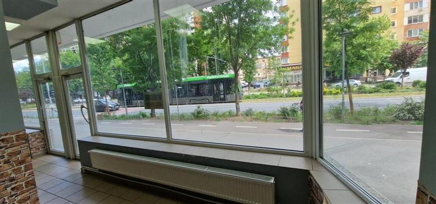 Spațiu comercial, de 141 mp, în Micro III