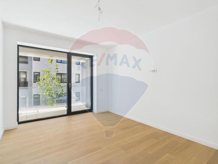 Apartament cu 3 camere semidecomandat în Nord
