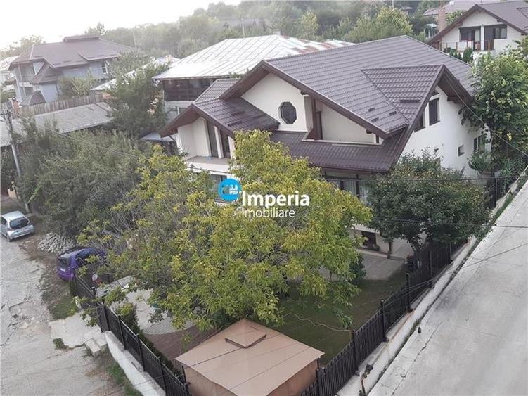 Duplex cu 9 camere cu Canalizare în Popas Păcurari