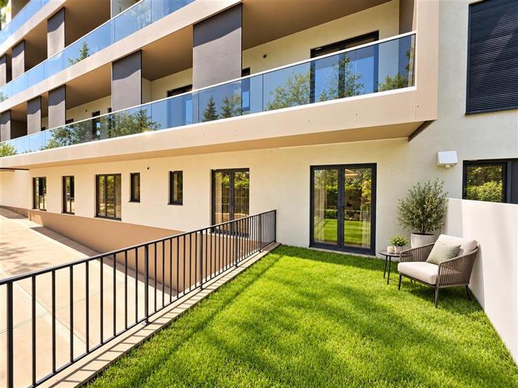 Apartament cu 3 camere decomandat în Nord