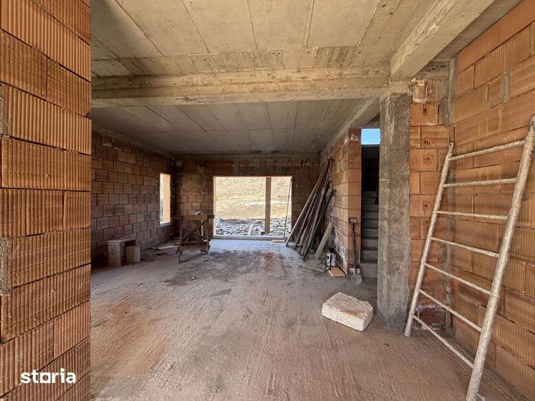 Casă cu 5 camere cu Teren 260 Mp în Iris