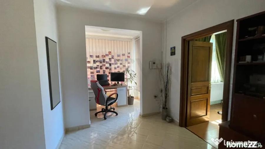 Casă cu 5 camere cu Teren 200 Mp în Dămăroaia