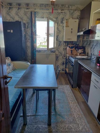 Apartament cu 2 camere decomandat în Poarta 6