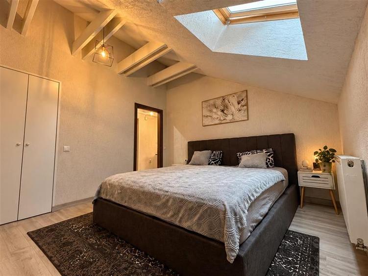 Penthouse cu 3 camere decomandat, mobilat în Unirii
