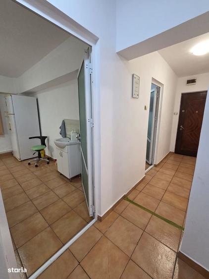 Apartament cu 4 camere decomandat în E3
