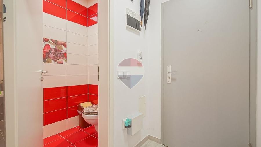Apartament cu 3 camere decomandat în Tractorul