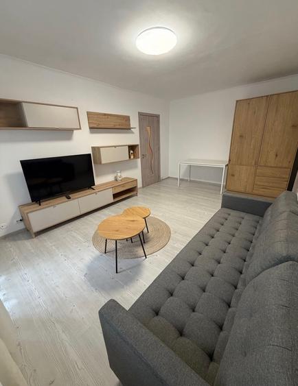 Apartament cu 2 camere semidecomandat în Păcii