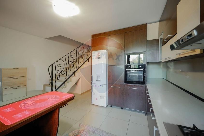 Duplex cu 3 camere cu Teren 241 Mp în Iosia