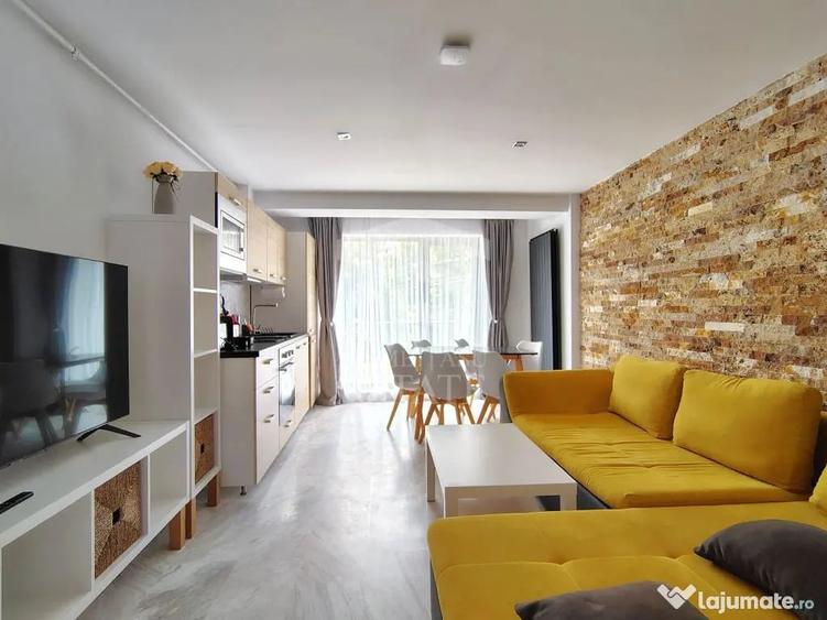 Apartament cu 3 camere decomandat în Piața