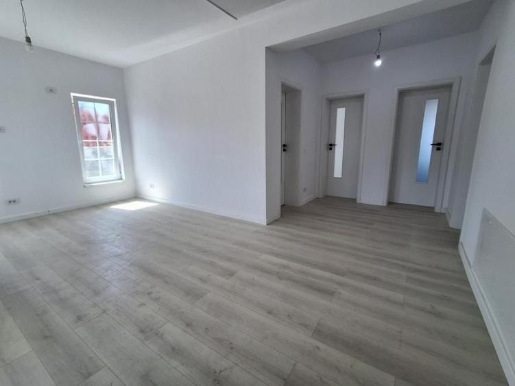 Casă individuală cu 4 camere cu Canalizare în Valea Adâncă