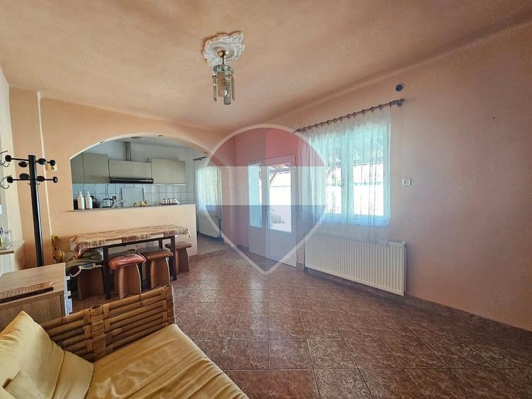 Casă cu 3 camere cu Teren 719 Mp în Central