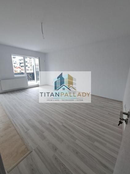 Apartament cu 4 camere decomandat în Titan